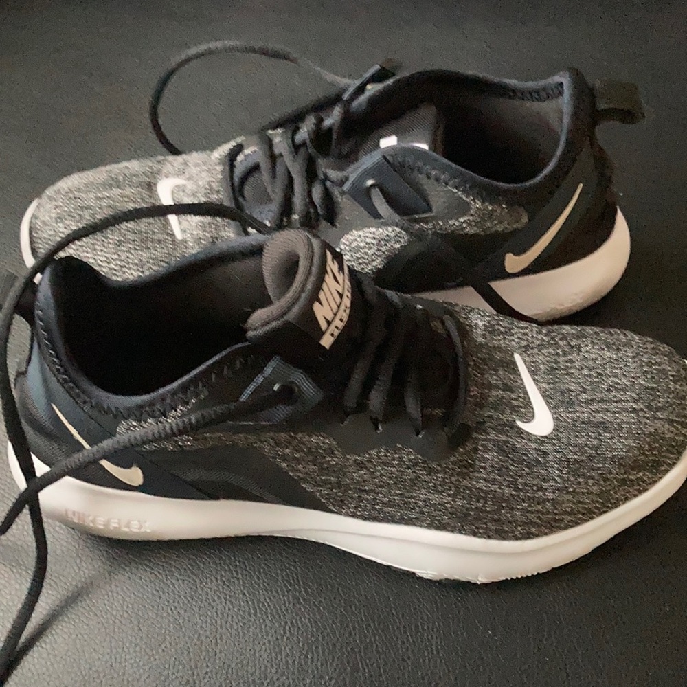 Nike women’s Flex sneakers